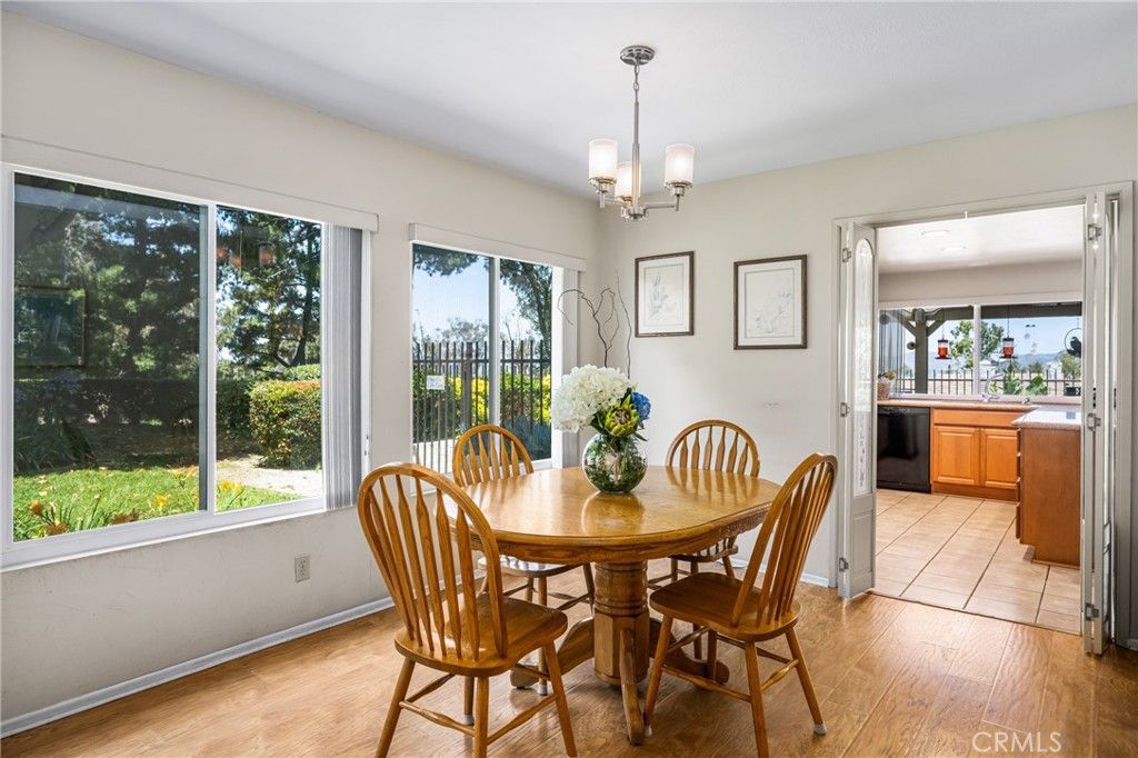 listing image 130726152571235549123