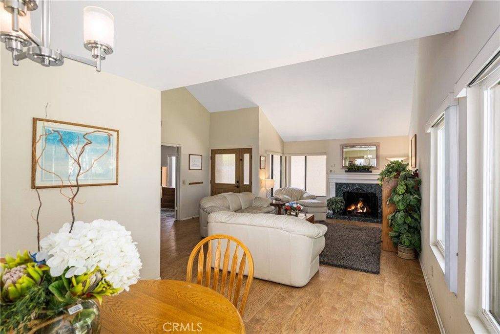 listing image 130724695551531376593