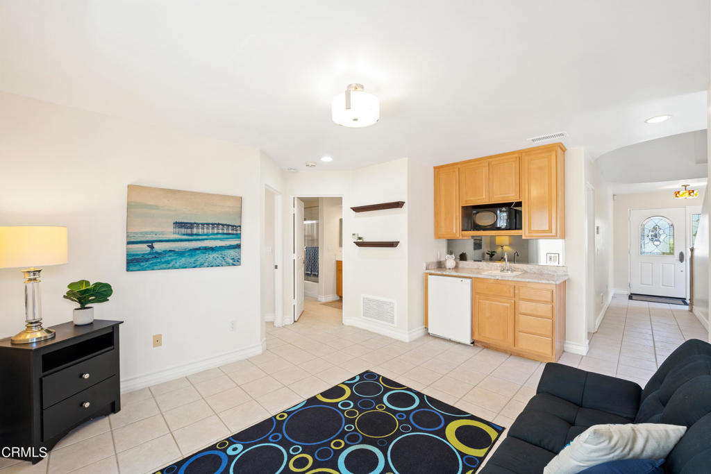 121 San Fernando Avenue