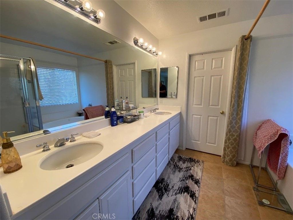 listing image 130726802938872186179