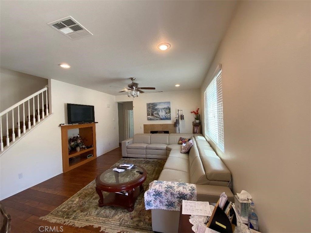 listing image 130723548308281814303
