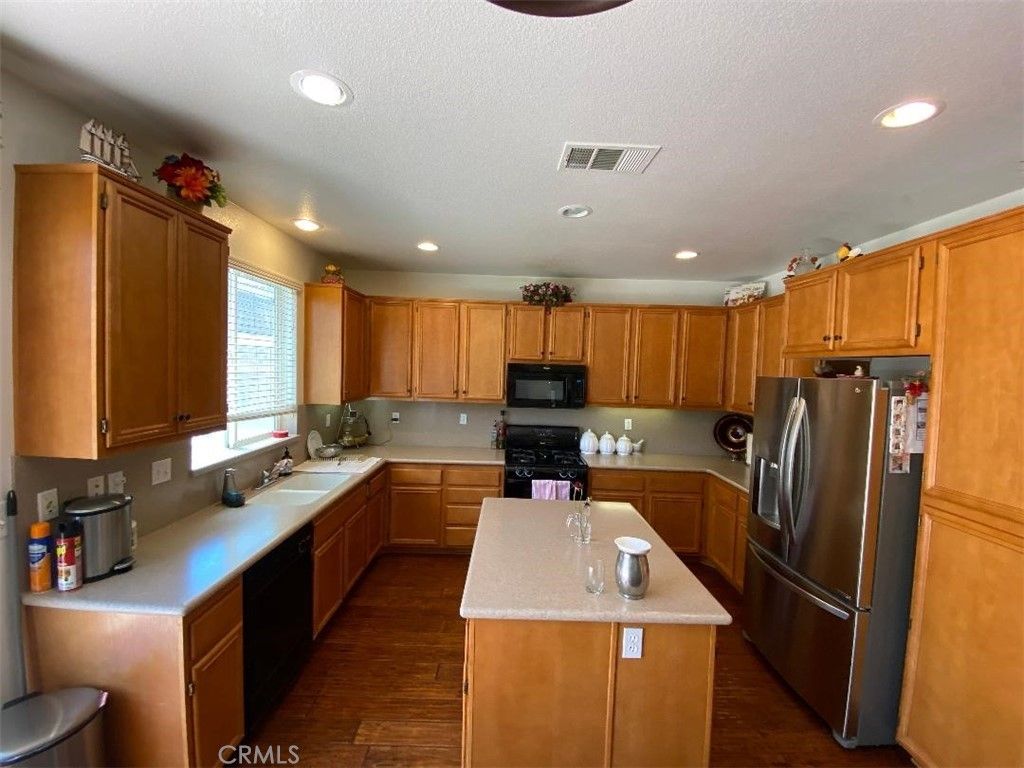 listing image 130724323507015074723