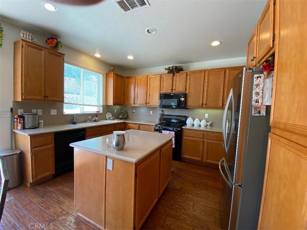 listing image 130726923593967501704