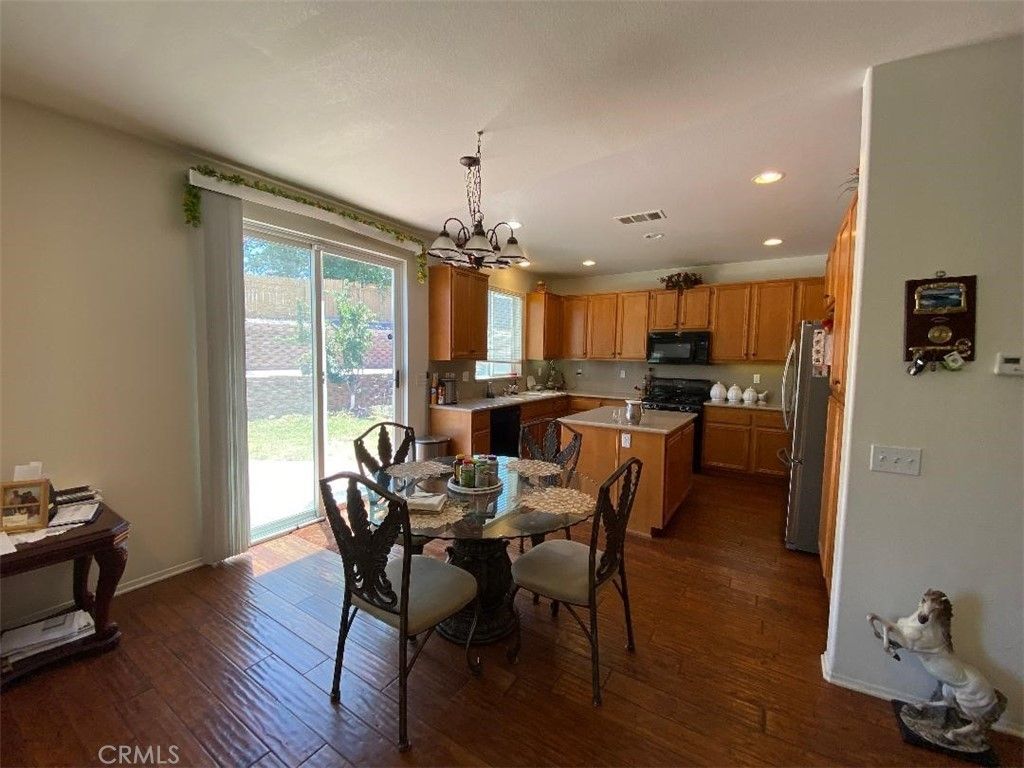 listing image 130728750431947357650