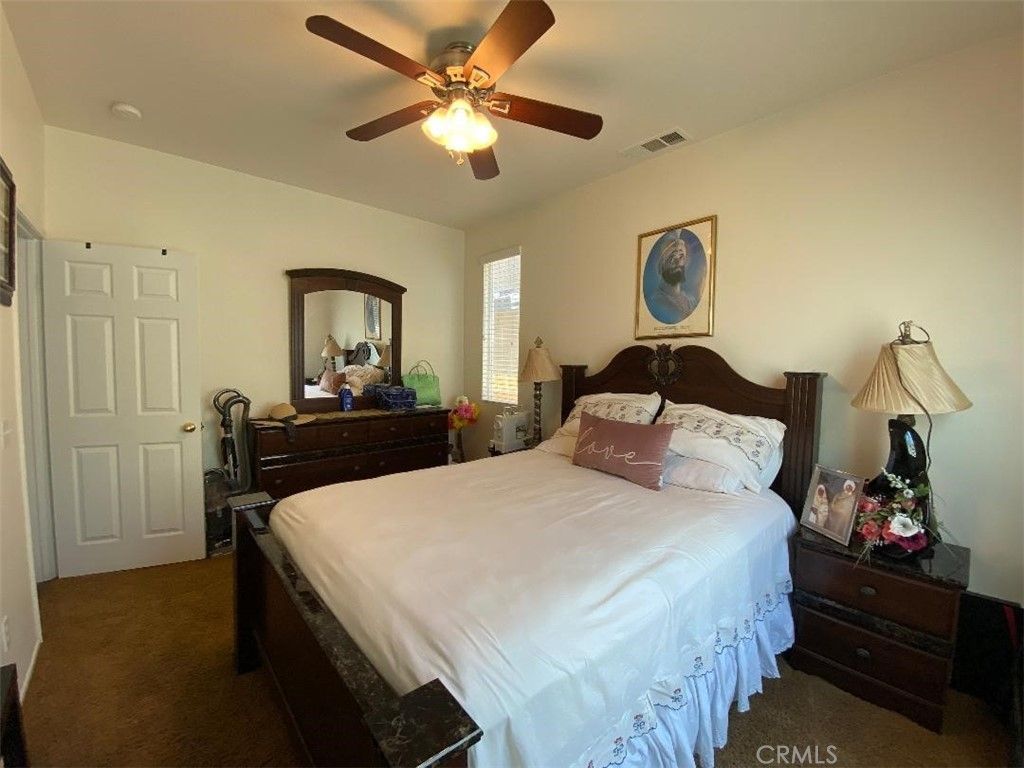 listing image 130722857629377645716