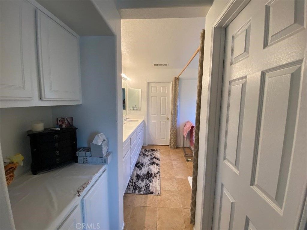 listing image 130720008158139826215