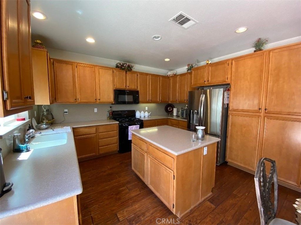 listing image 130722006911877329935