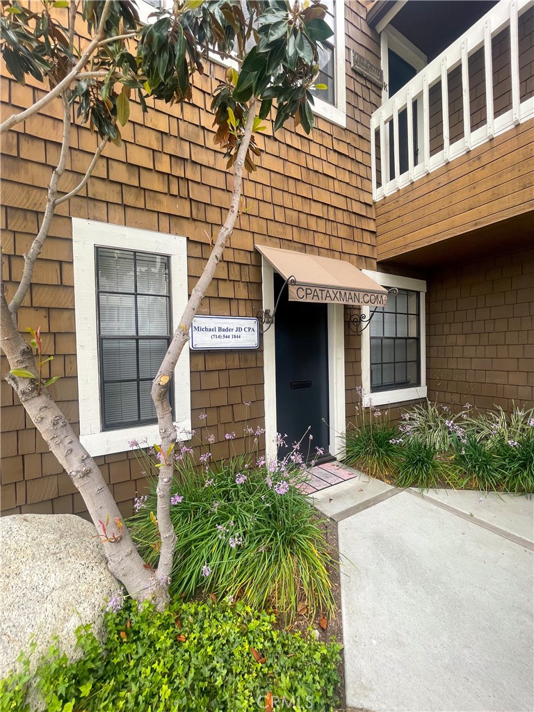 Great opportunity to lease a professional office space in the desirable area of Tustin, CA. Suite is in great condition, perfect for CPA/Attorney or professional office user. There are (4) spacious sized private offices, restroom, and kitchenette. Suite has convenient and easy access from parking lot with ADA ramp. Signage opportunity outside suite and door.