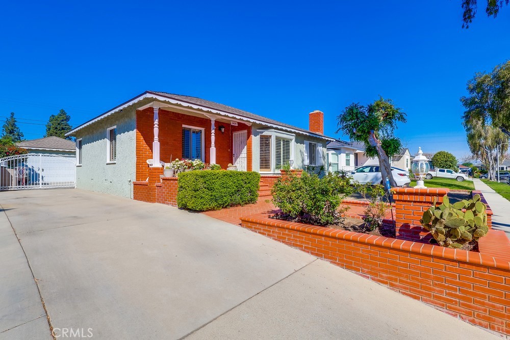 4439 Snowden Avenue
