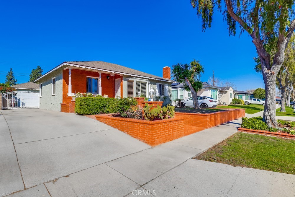 4439 Snowden Avenue