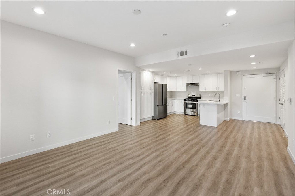 419 N Chandler Avenue 319