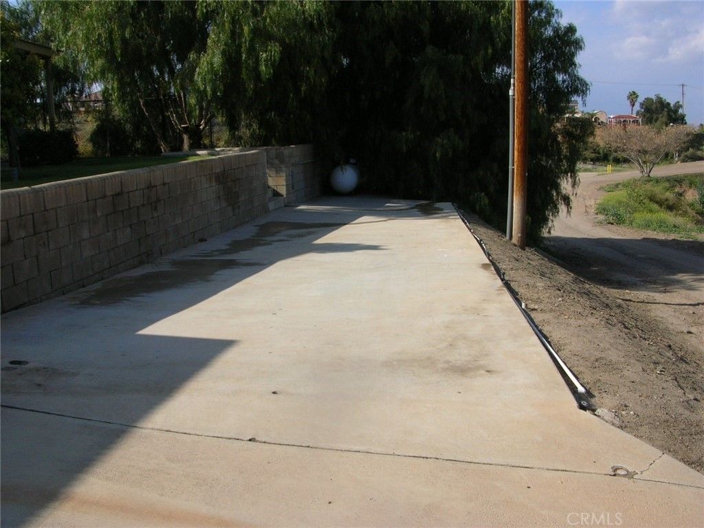 listing image 130722298405394272191