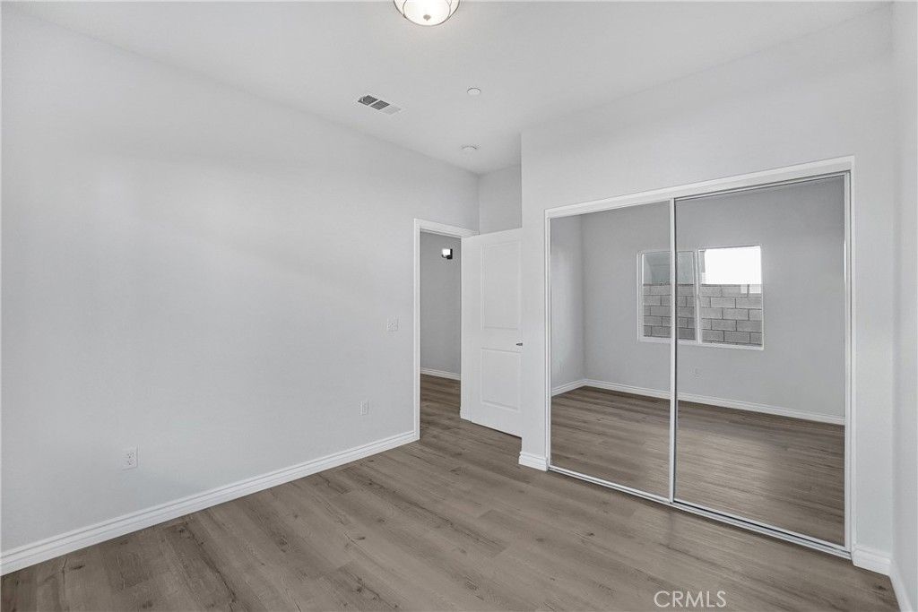 listing image 130723048081915484085