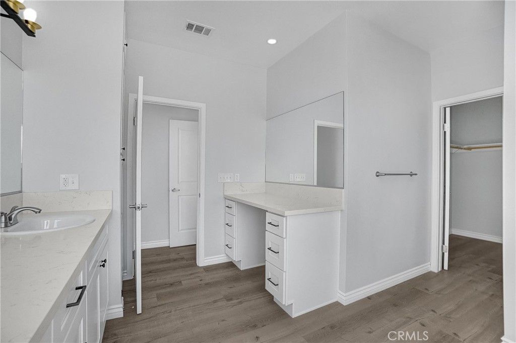 listing image 130721660530602412251