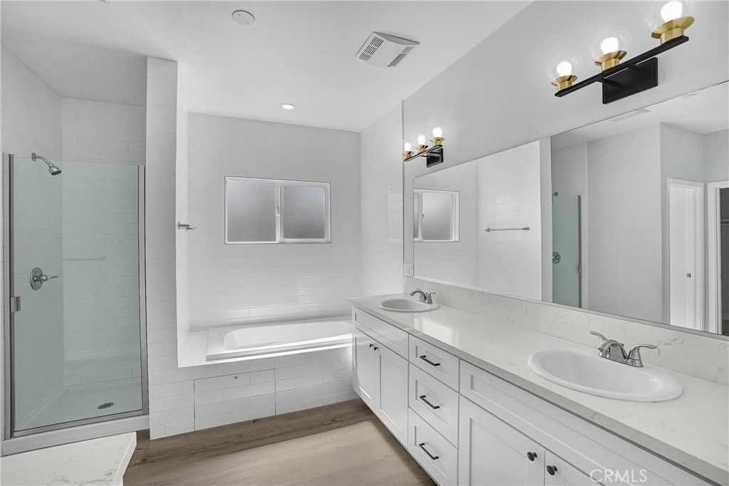 listing image 130720370214838102435