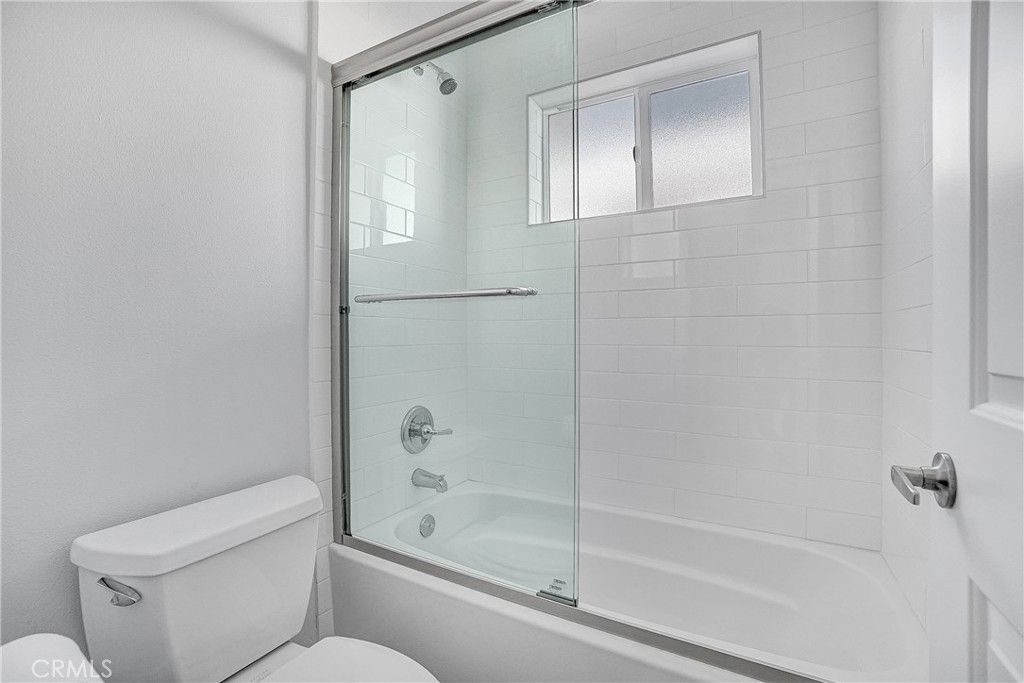 listing image 130720445222385812605
