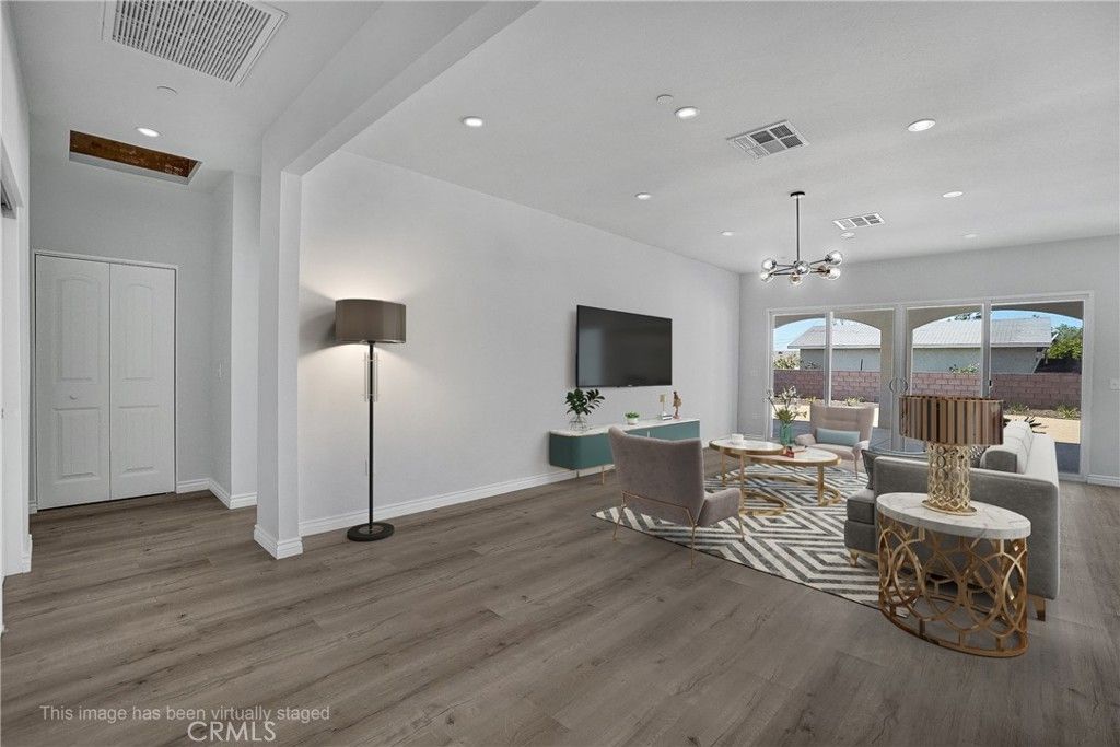listing image 130723651833260690233