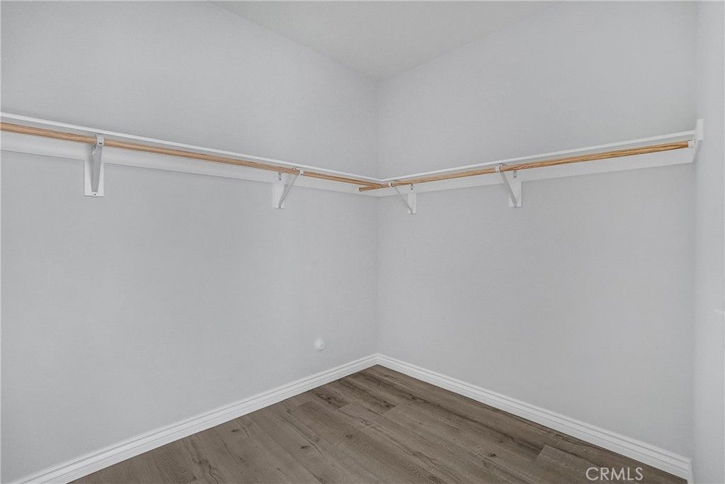 listing image 130728796507176982307