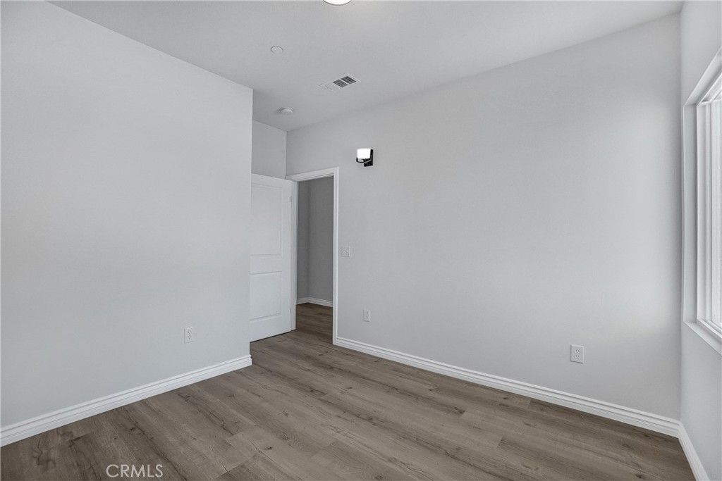 listing image 130723232304479300118