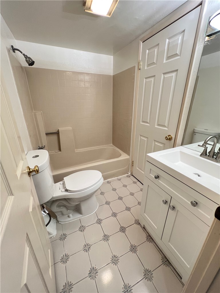 Photo 12 of 24 of 204 E Plymouth Street 19 townhome