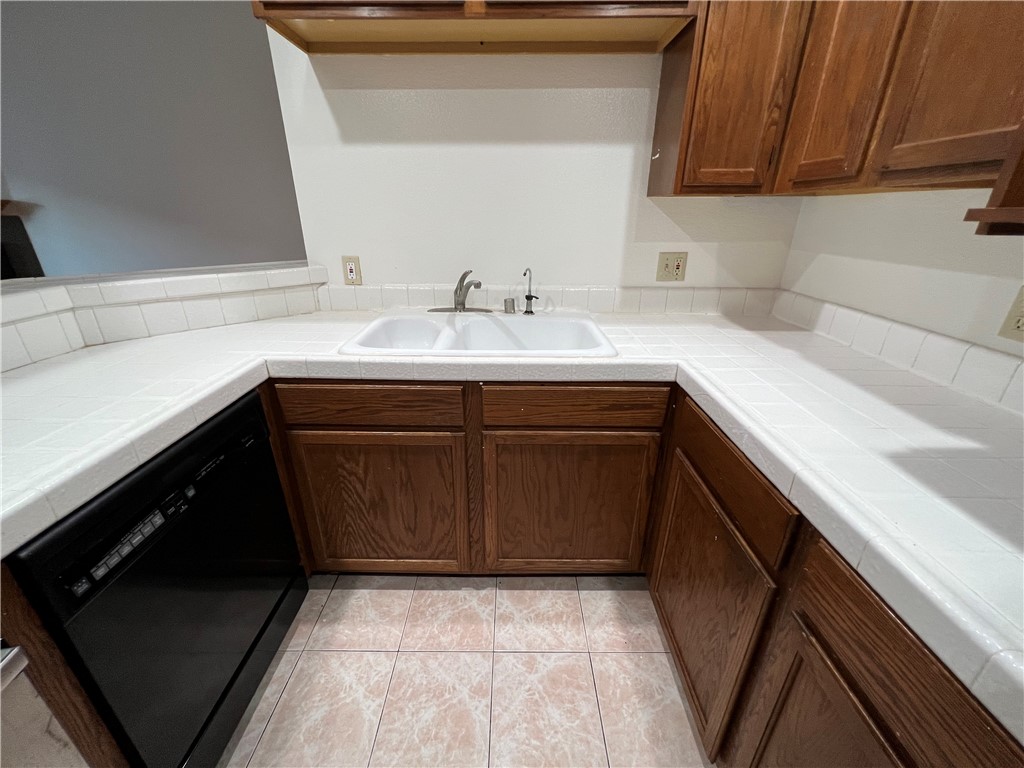 Photo 4 of 24 of 204 E Plymouth Street 19 townhome