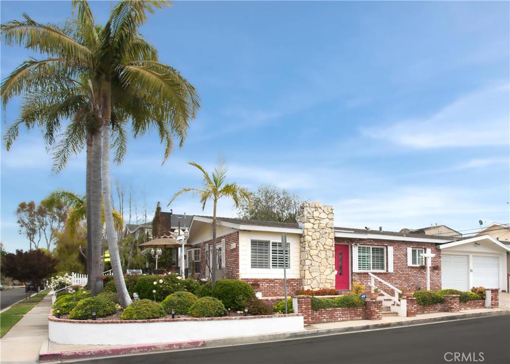 Corona del Mar North of PCH (CNHW) - Residential