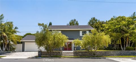 A home in North Tustin