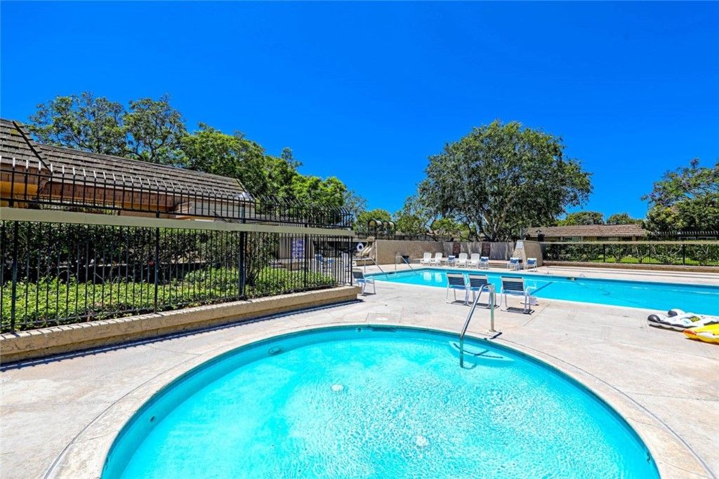 listing image 130729105839108595545