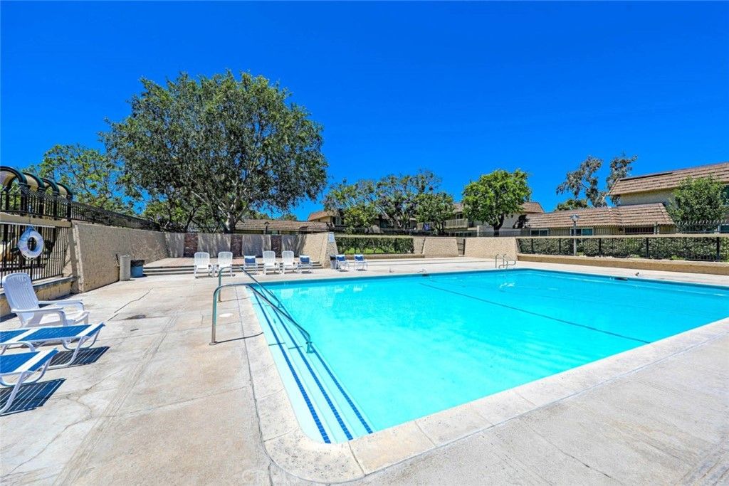 listing image 130727035027880753152