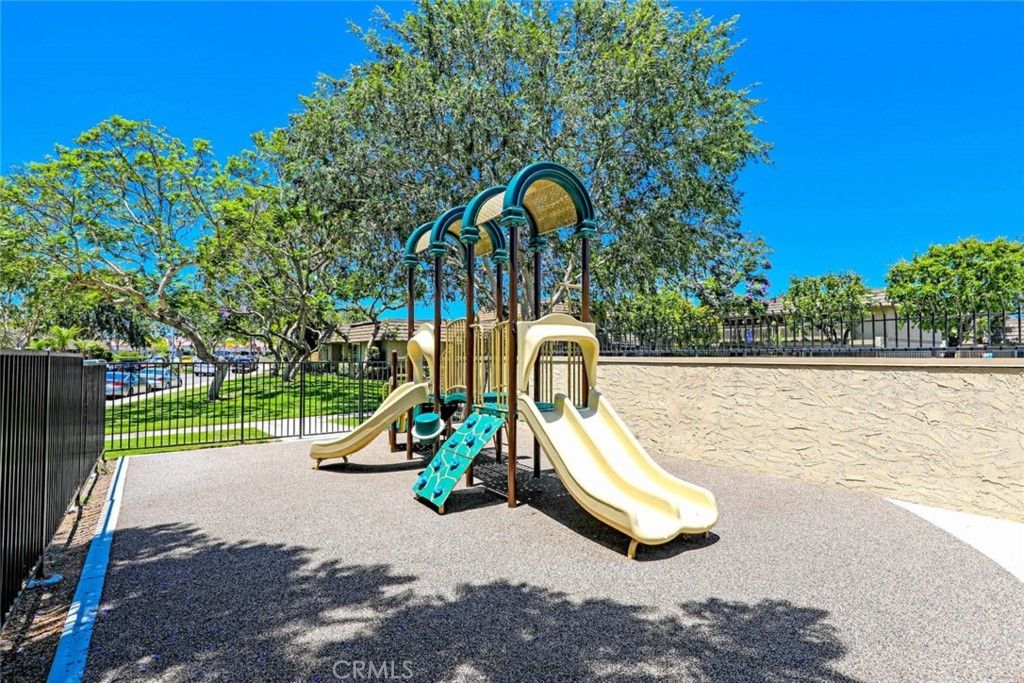 listing image 130723553890977253557