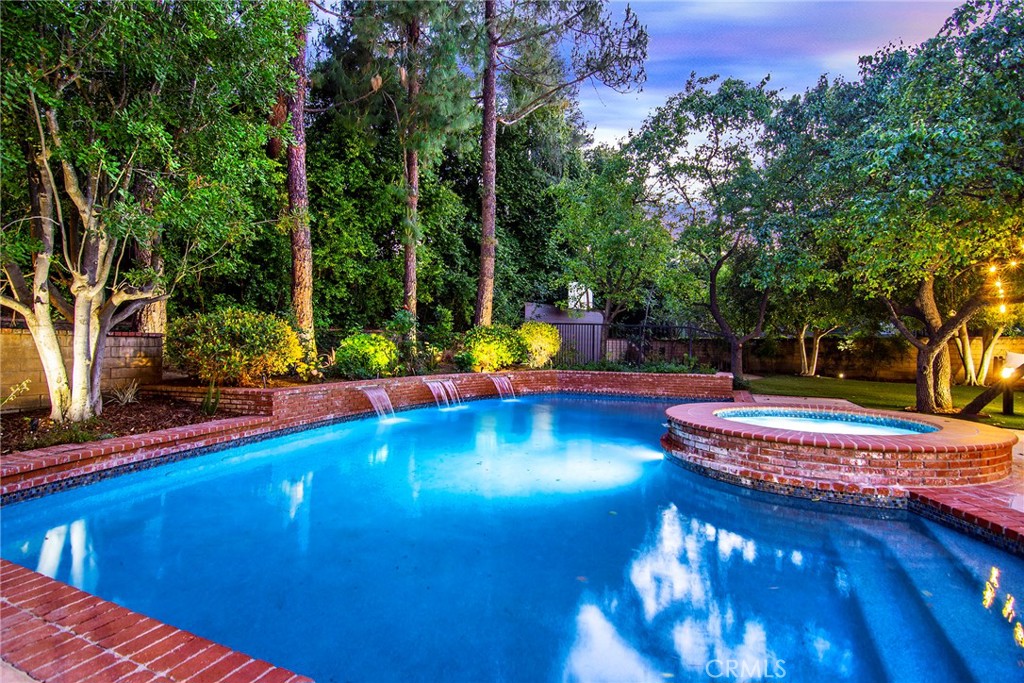 ,Agoura (850) - Residential