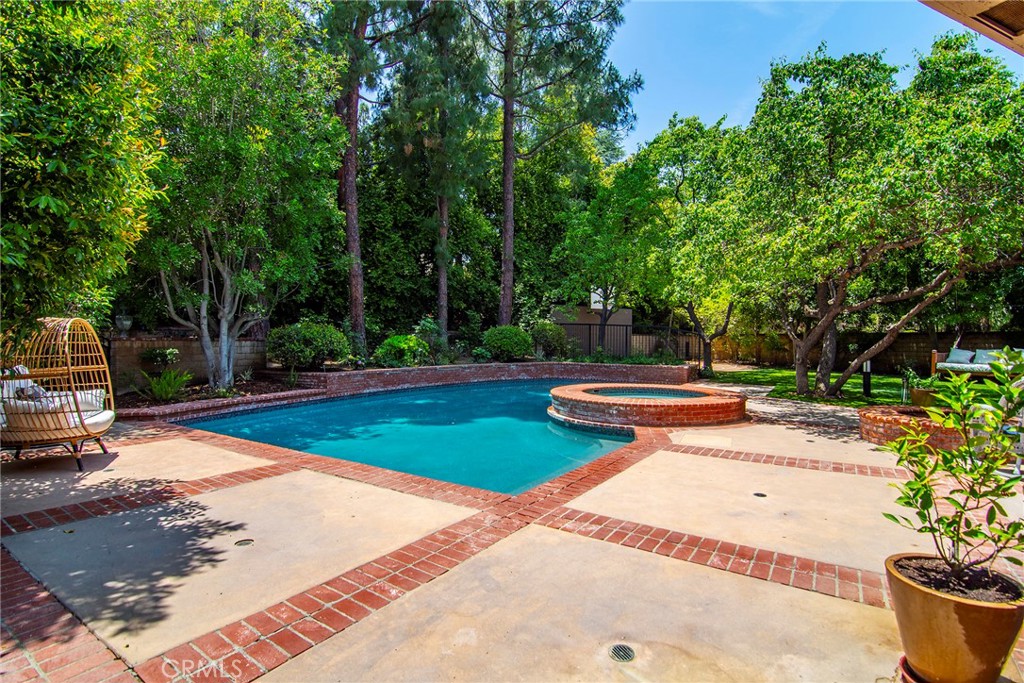 ,Agoura (850) - Residential