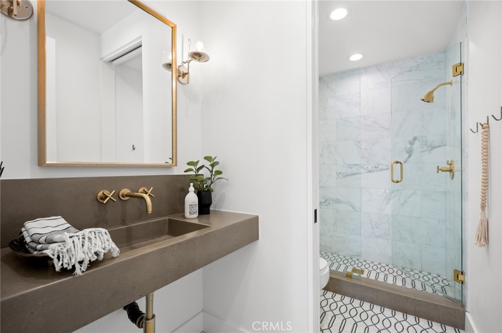 Newport Heights (NEWH) - Residential