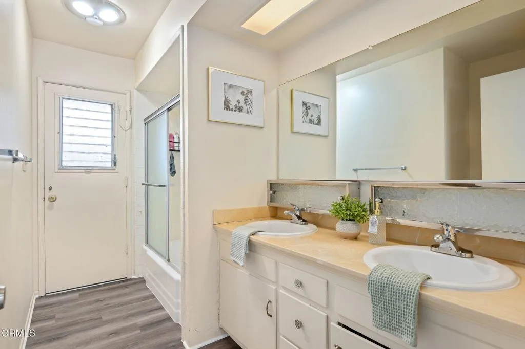 Oxnard, California 93030, United States, 3 Bedrooms Bedrooms, ,3 BathroomsBathrooms,Residential,Contingent,90972