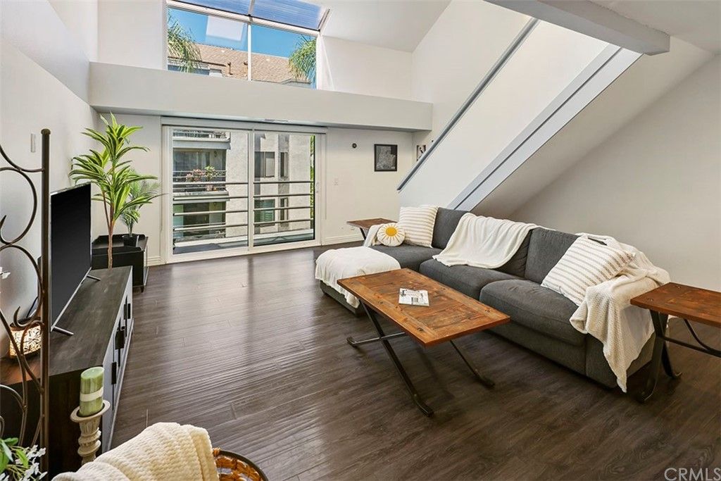 listing image 130728506557471231447