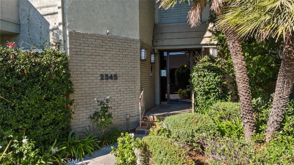 2345 Roscomare Road 301