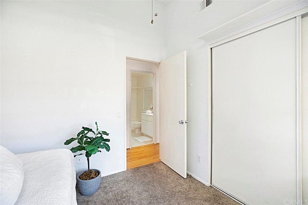 listing image 130720355009357948720