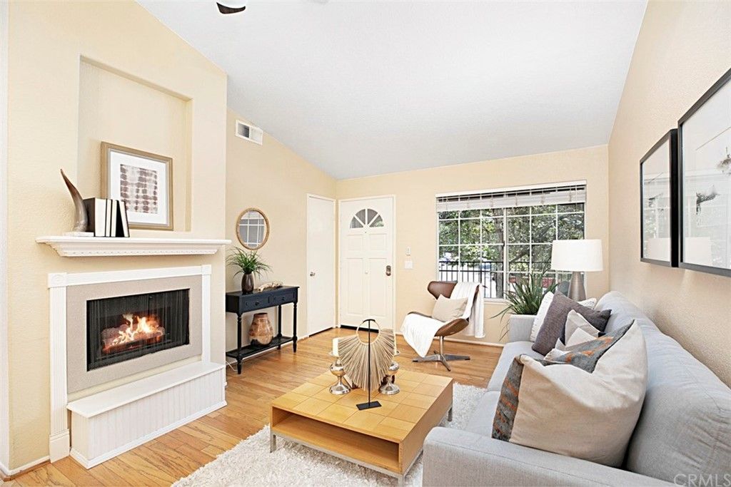 listing image 130721159782205100394