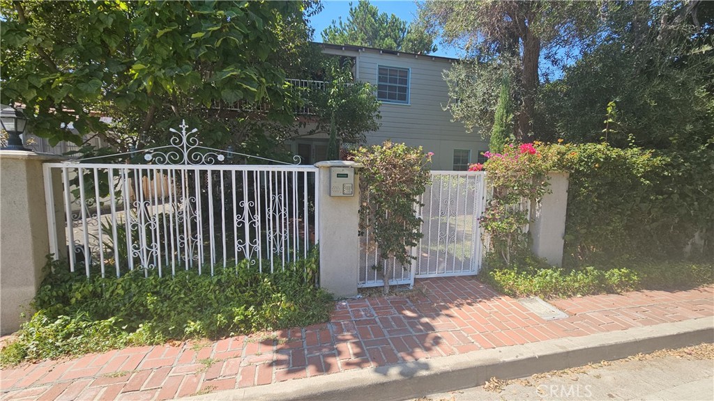 Properties 4 2523 Lyric Avenue