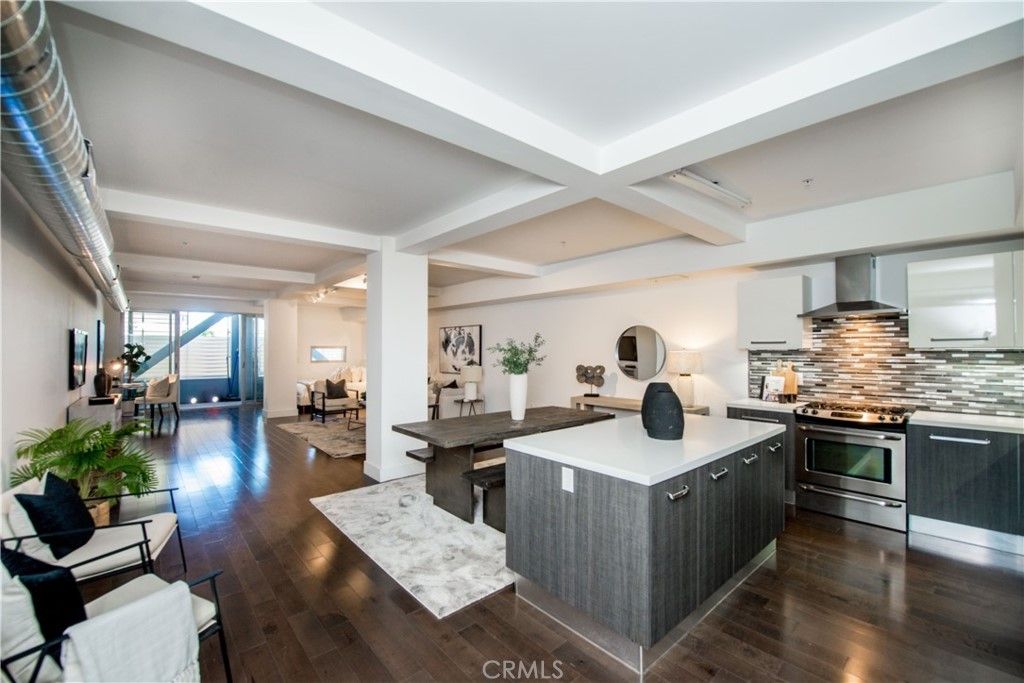 listing image 0