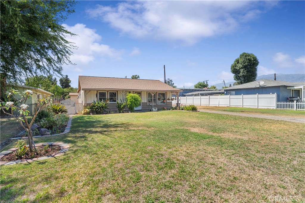 Photo 2 of 35 of 403 S Aspan Avenue house