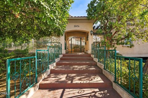 A home in La Crescenta