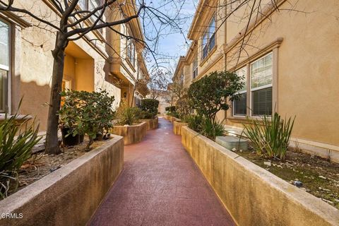 A home in La Crescenta