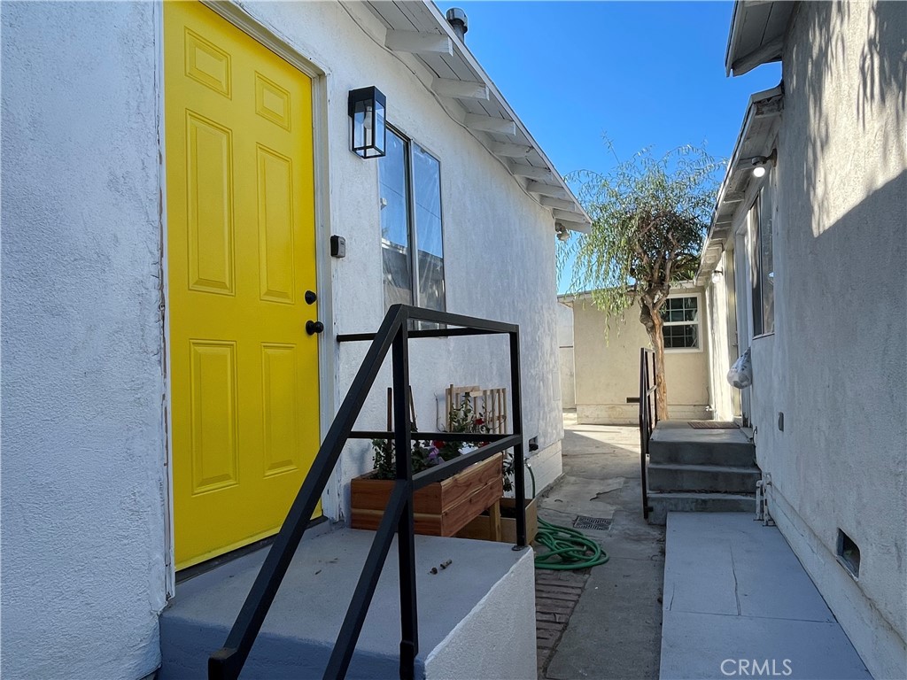 211 1/2 E Eagle Street