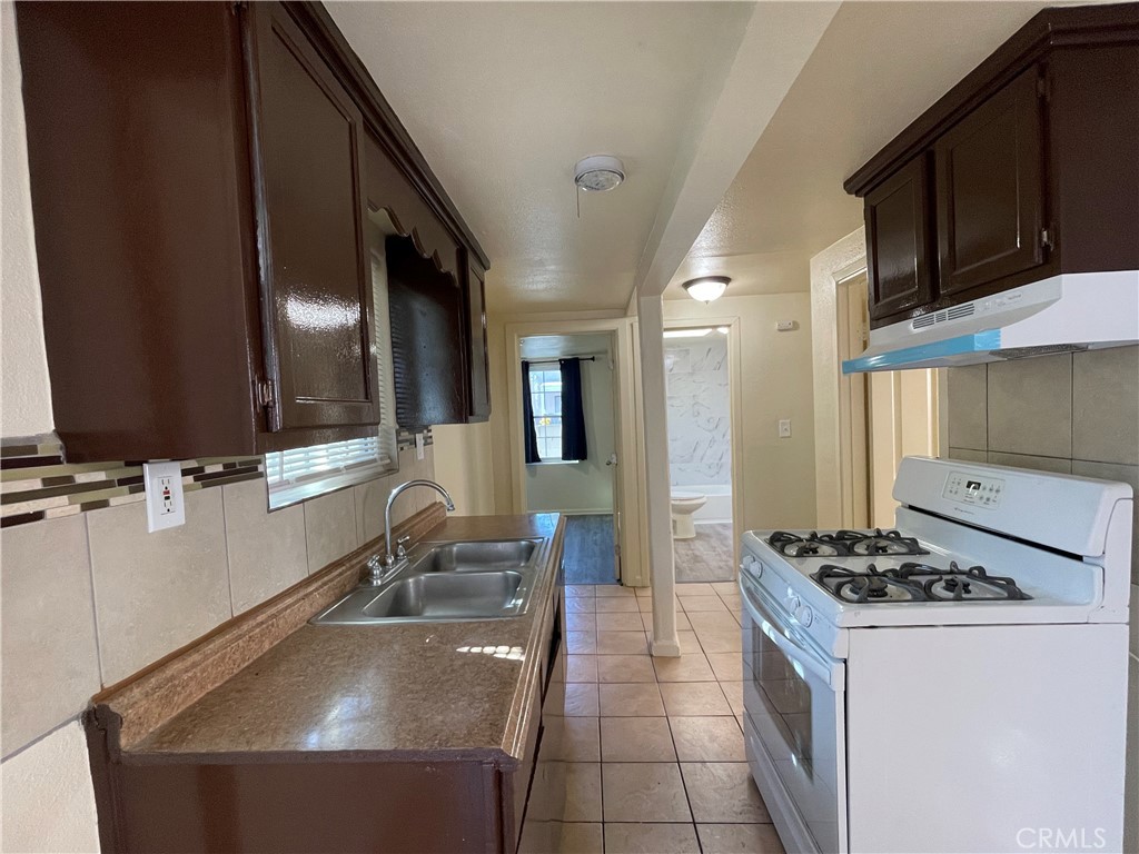 Wrigley Area (WR) - Residential Income