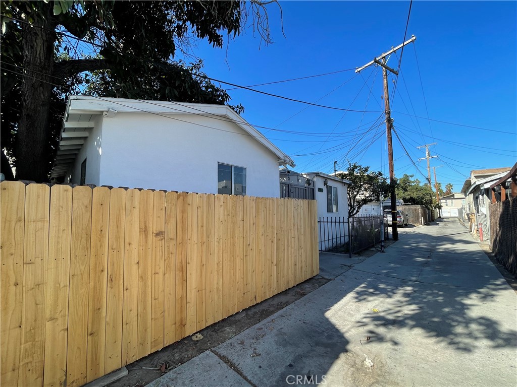 211 1/2 E Eagle Street