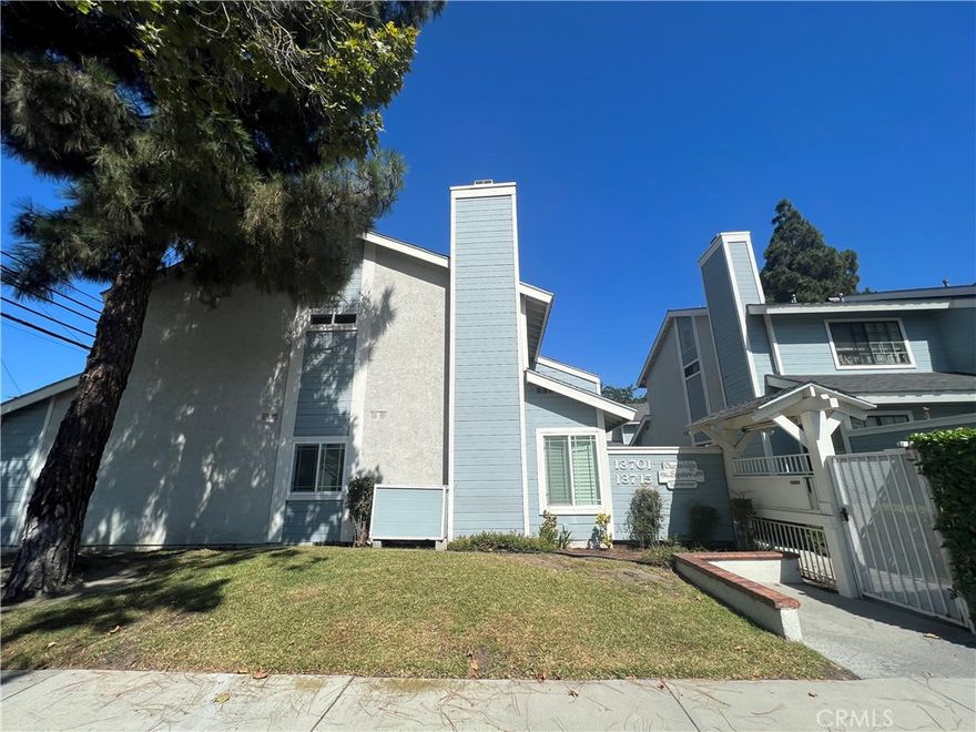 BEAUTIFUL TOWN HOME! THIS TOWN HOME HAS LAMINATE FLOORING THROUGHOUT! THE BATHROOMS AND KITCHEN HAVE TILE FLOORING. THE KITCHEN HAD BEEN FULLY REMODELED WITH NEW CABINETS, PANTRY, AND STONE COUNTERS. THE SEPARATE DINING HAS A WALL OF MIRRORS FOR A FORMAL LOOK. THE LIVING ROOM HAS 2 LARGE WINDOWS FOR A BRIGHT ROOM AND A COZY, GAS FIREPLACE. UPSTAIRS THERE ARE 2 MASTER SUITES WITH HIGH CEILING AND SHARED BATHROOM. THE HOME HAS CENTRAL HEAT AND A/C, FRONT PATIO, 2 CAR ATTACHED GARAGE.