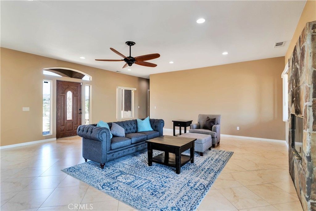 listing image 130726066759622333359