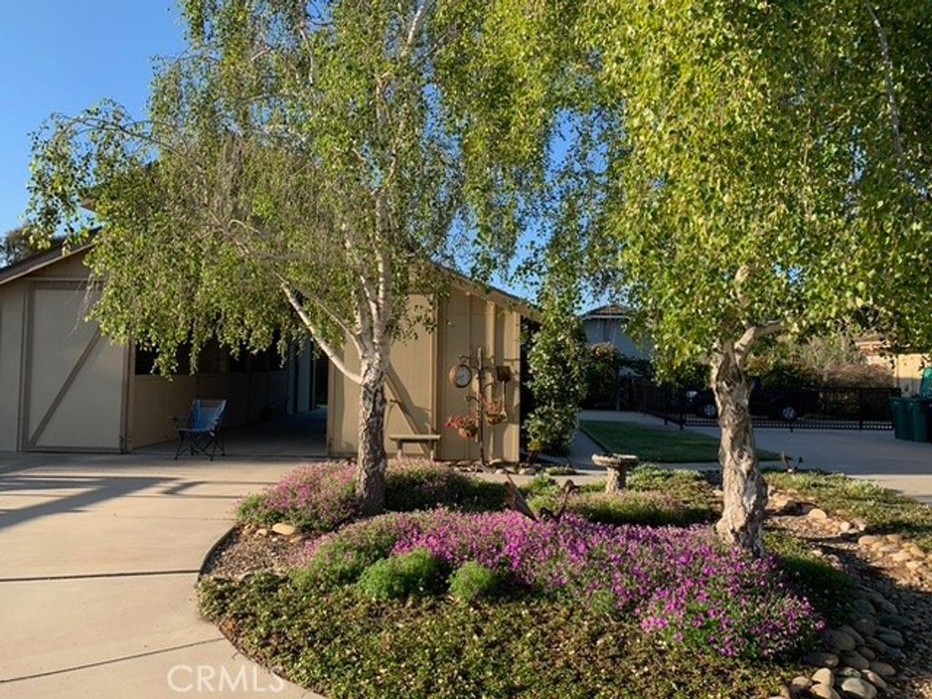 listing image 130727439083846275520