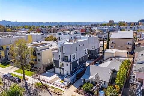5263 Cartwright Avenue North Hollywood CA 91601